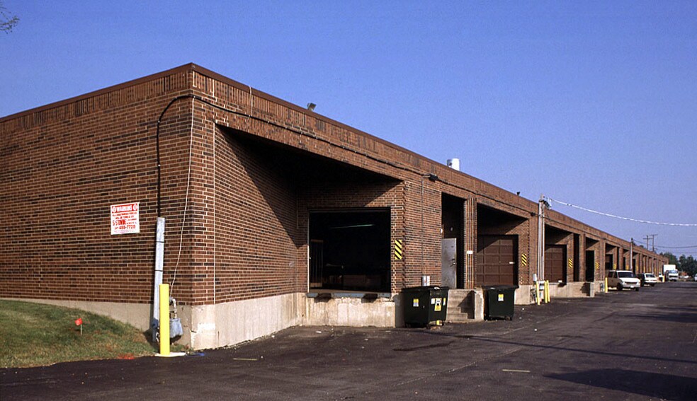 Primary Photo Of 605 Country Club Dr, Bensenville Warehouse For Lease