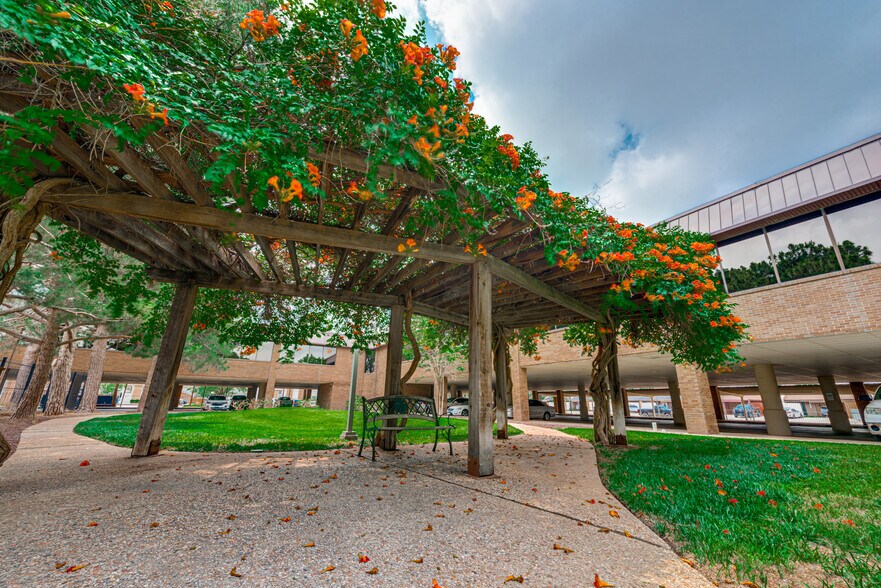 More Photos Of 4305 N Garfield St, Midland Medical For Lease