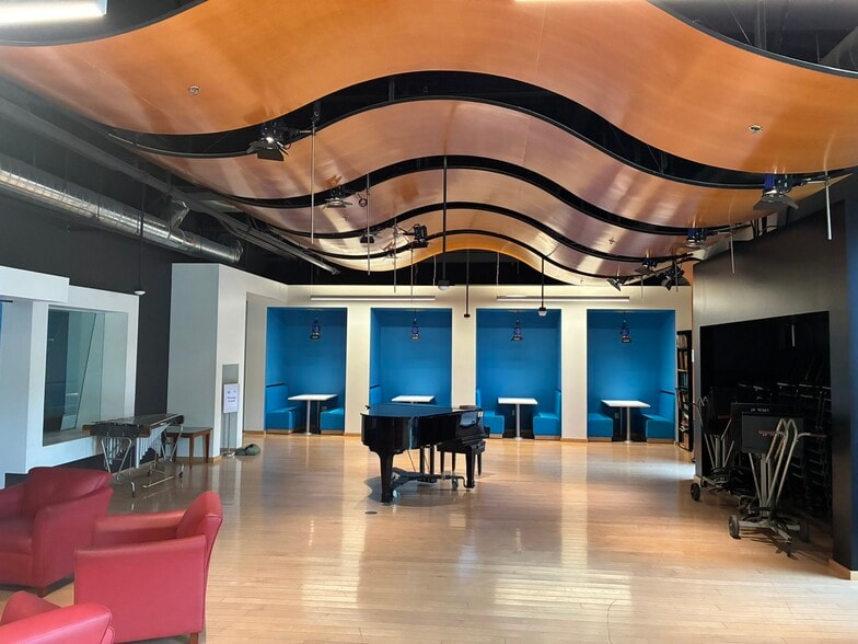 Primary Photo Of 3220 Winona Ave, Burbank Research And Development For Lease