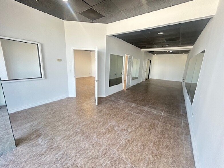 More Photos Of 11870 Santa Monica Blvd, Santa Monica Unknown For Lease