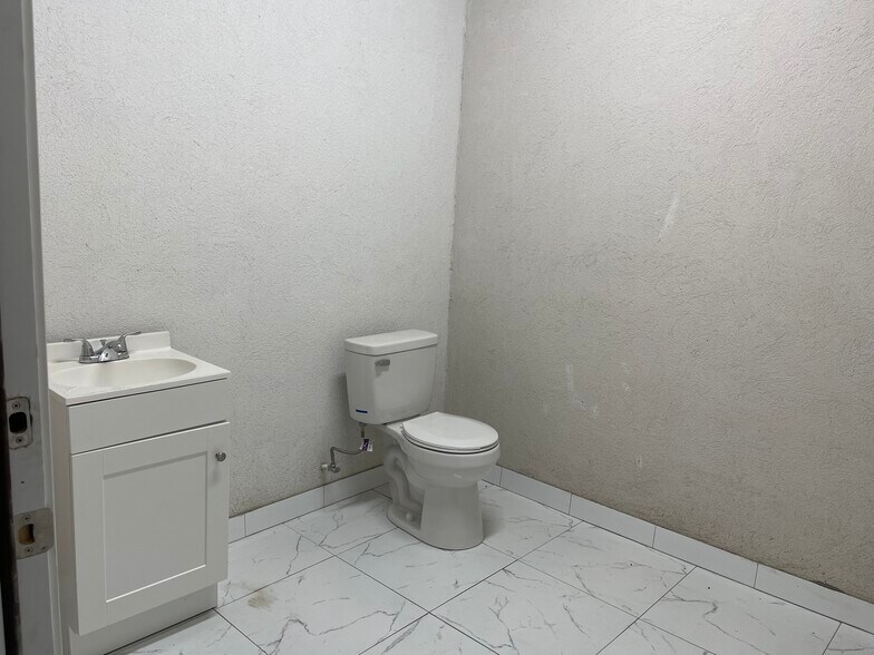 More Photos Of 928 Block St, Port Neches Office Residential For Sale