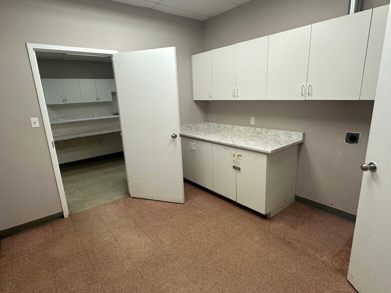 More Photos Of 20962 Dalton Rd, Georgina Storefront For Sale