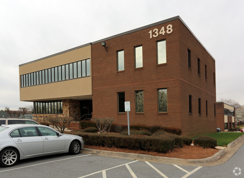 More Photos Of 1540 Westbrook Plaza Dr, Winston-Salem Unknown For Lease
