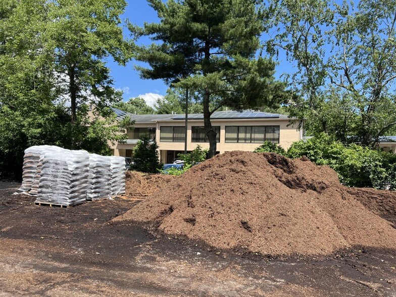 More Photos Of 715 Boston Post Rd, Guilford Freestanding For Sale