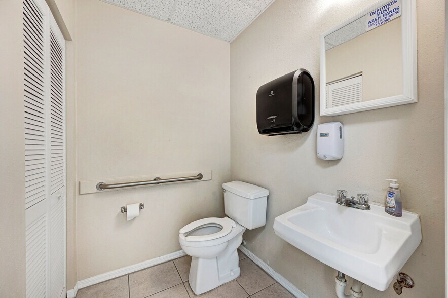 More Photos Of 1801 Sarno Rd, Melbourne Medical For Sale