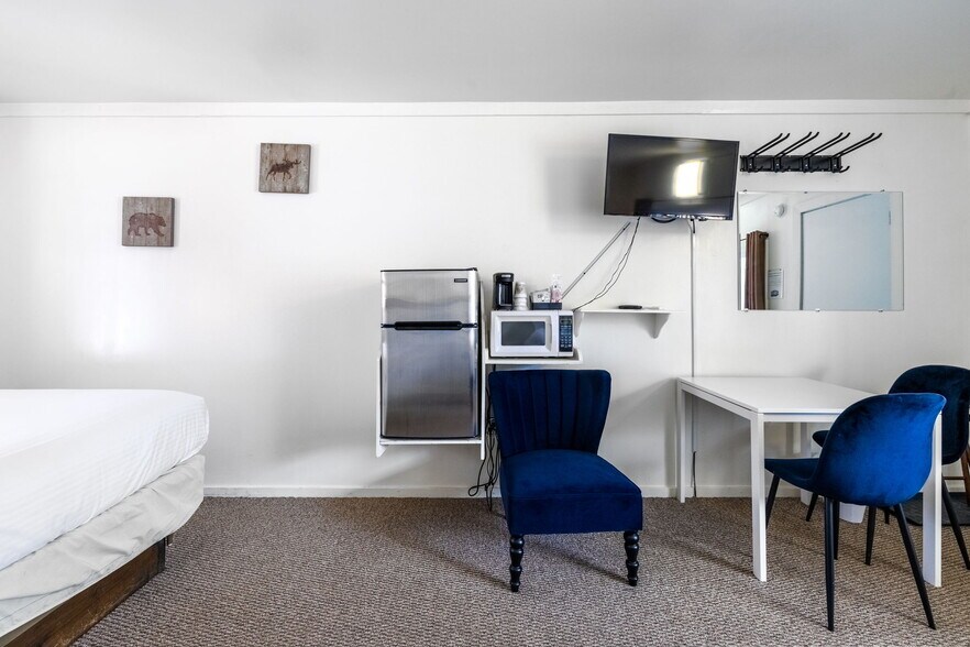 More Photos Of 180 Main St, North Woodstock Hotel For Sale