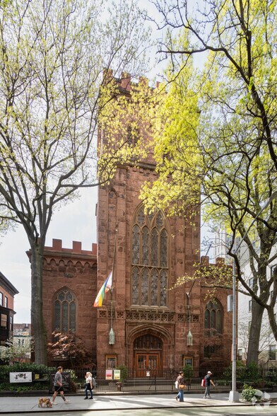 More Photos Of 124 Henry St, Brooklyn Religious Facility For Lease
