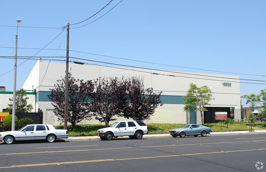 More Photos Of 16925 S Main St, Gardena Warehouse For Lease