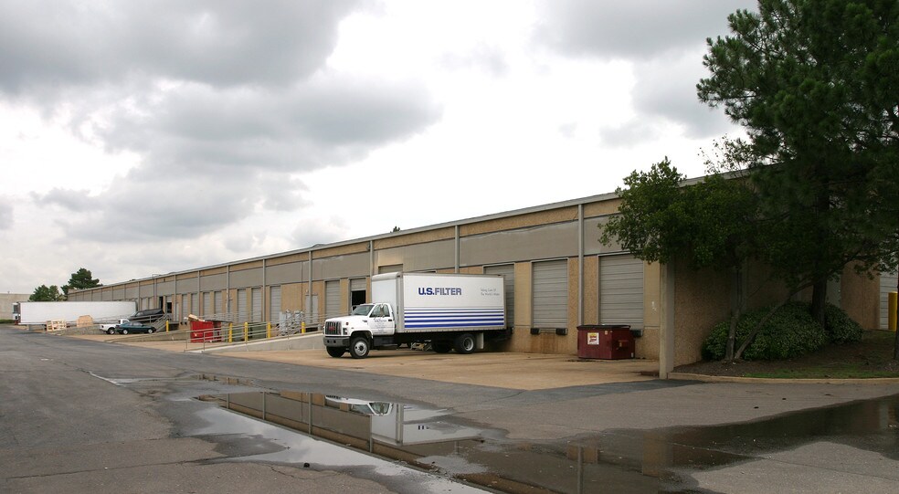 More Photos Of 4133-4175 Senator St, Memphis Light Distribution For Lease