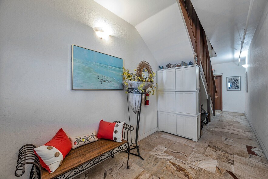 More Photos Of 1809 Gulf Blvd, Indian Rocks Beach Apartments For Sale