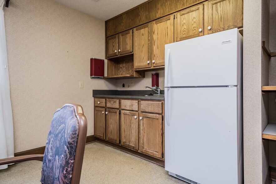 More Photos Of 7222 Day Ave SW, Navarre Medical For Lease