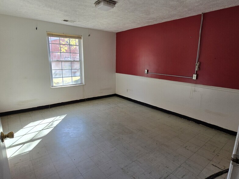 More Photos Of 913 9th Ave W, Hendersonville Skilled Nursing Facility For Sale