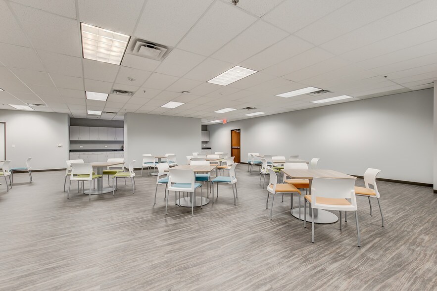 More Photos Of 2701 W Plano Pky, Plano Flex For Lease