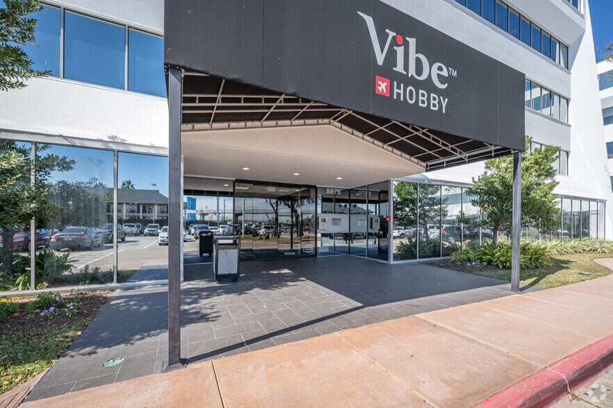 More Photos Of 8876 Gulf Fwy, Houston Office For Lease
