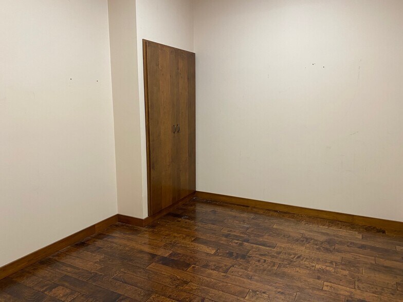 More Photos Of 2951 Ellwood Dr, Edmonton Storefront Retail Office For Lease