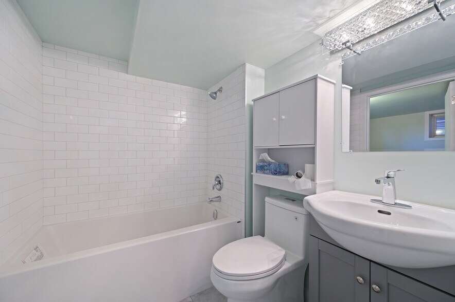 More Photos Of 132 17 Avenue NW, Calgary Office For Sale