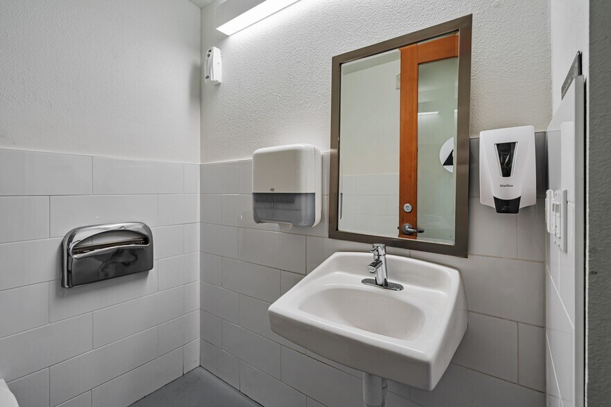 More Photos Of 1320 #1 9th St, Berkeley Industrial For Sale