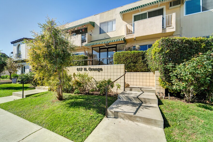 More Photos Of 617 N Orange Dr, Los Angeles Apartments For Sale