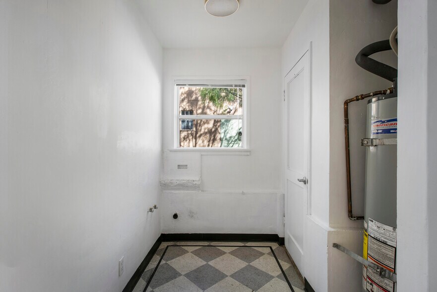 More Photos Of 1933 Hillhurst Ave, Los Angeles Office For Lease