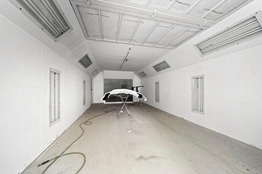 More Photos Of 2007-2015 E 11th St, Tulsa Auto Dealership For Sale