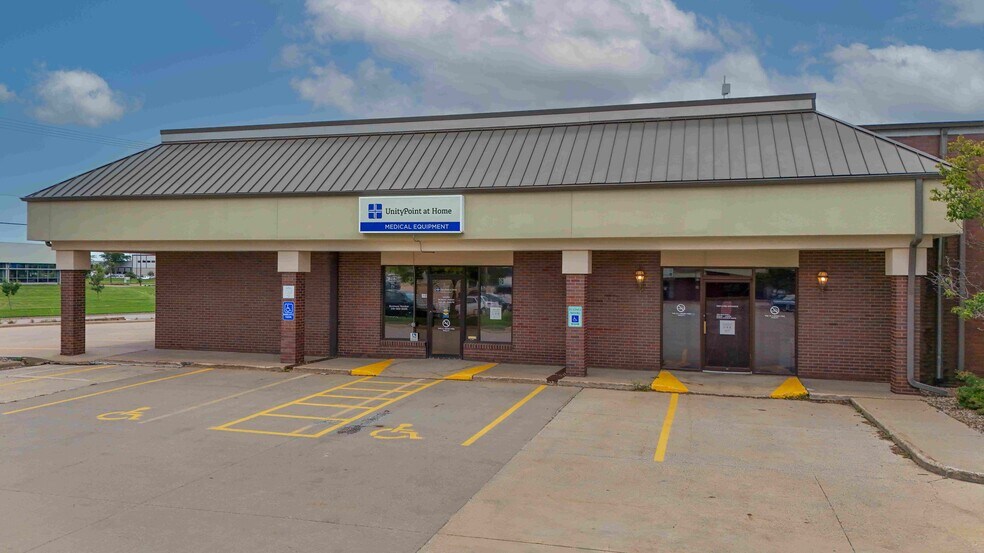 More Photos Of 290-298 Blairs Ferry Rd NE, Cedar Rapids Storefront Retail Office For Sale