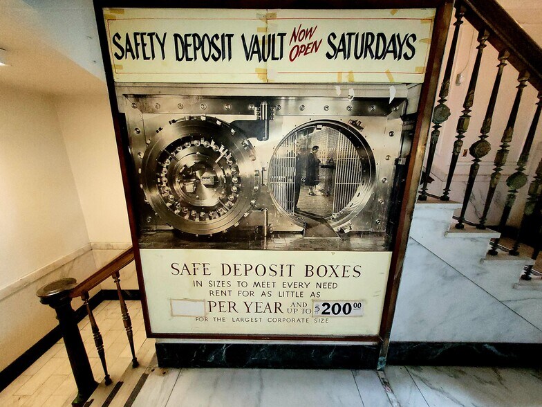 More Photos Of 1110 W 35th St, Chicago Office For Sale