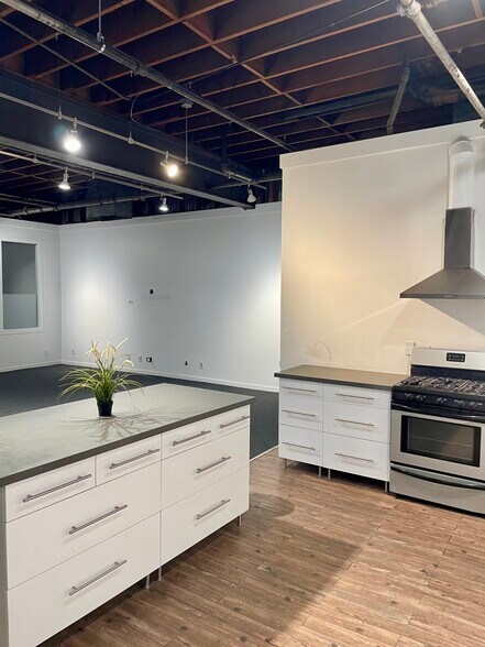 More Photos Of 1583 Folsom St, San Francisco Showroom For Sale