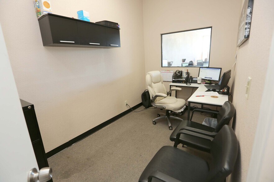 More Photos Of Thomas Rd @ SWC Thomas Rd. & 51st Ave., Phoenix Unknown For Lease