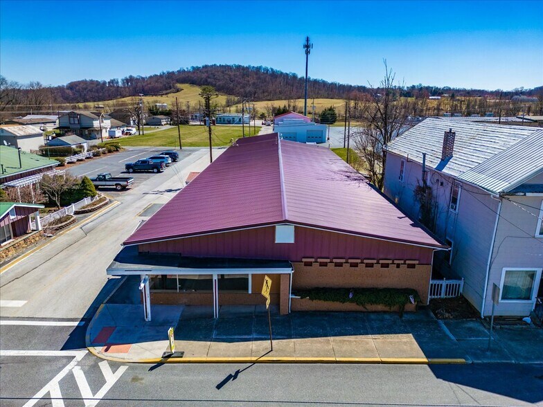 More Photos Of 100 W Main St, Fairfield Freestanding For Sale