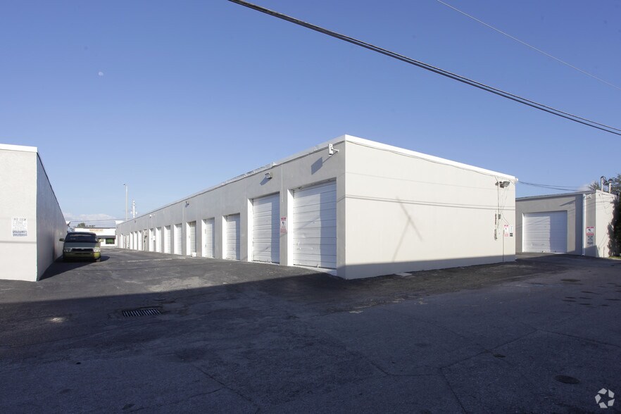 More Photos Of 4500-4560 N Dixie Hwy, Oakland Park Light Manufacturing For Lease