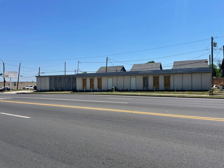 Primary Photo Of 1601 S Riverside Dr, Fort Worth Storefront Retail Office For Sale