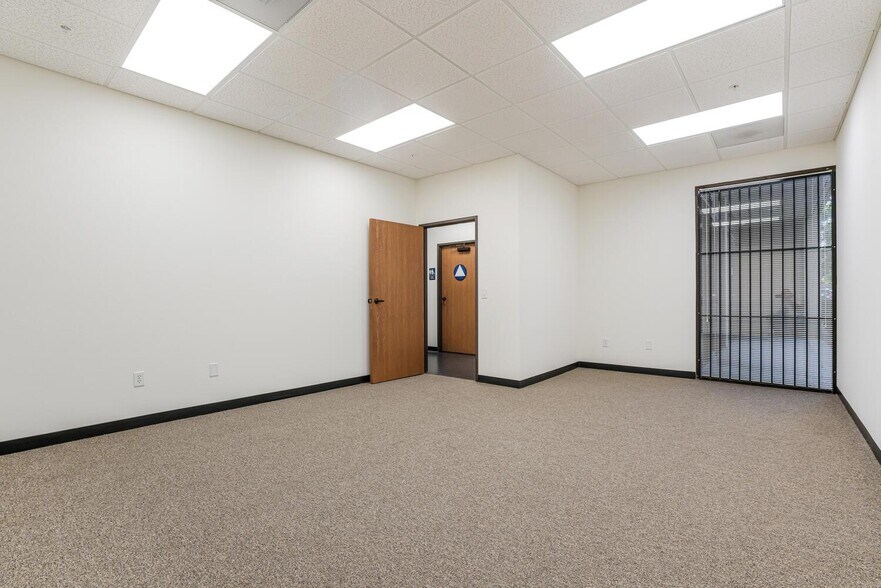 More Photos Of 17022 S Montanero Ave, Carson Warehouse For Lease