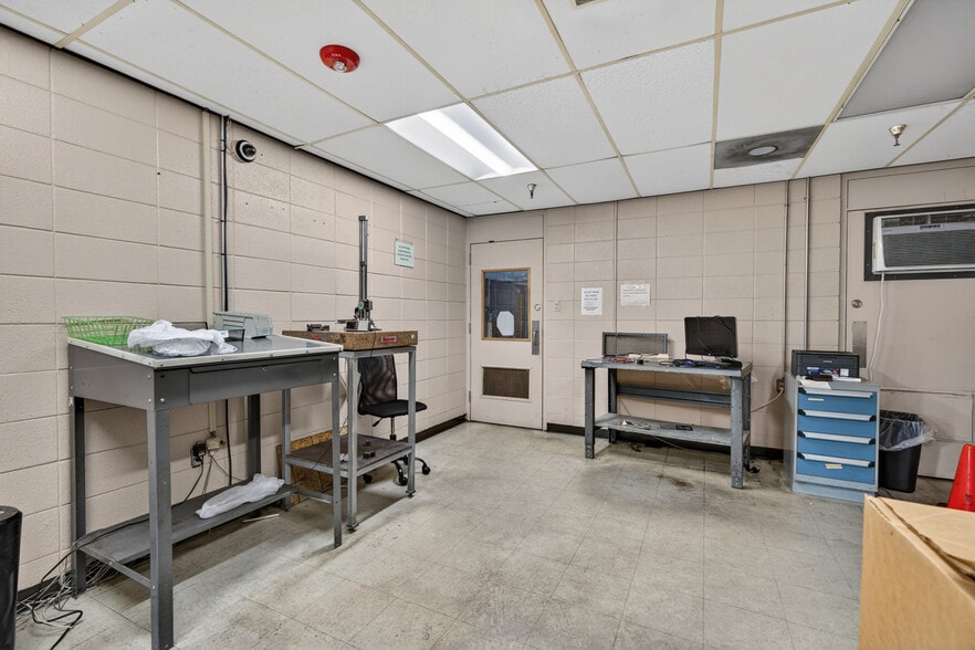 More Photos Of 310 Pennington Dr, Paris Manufacturing For Sale