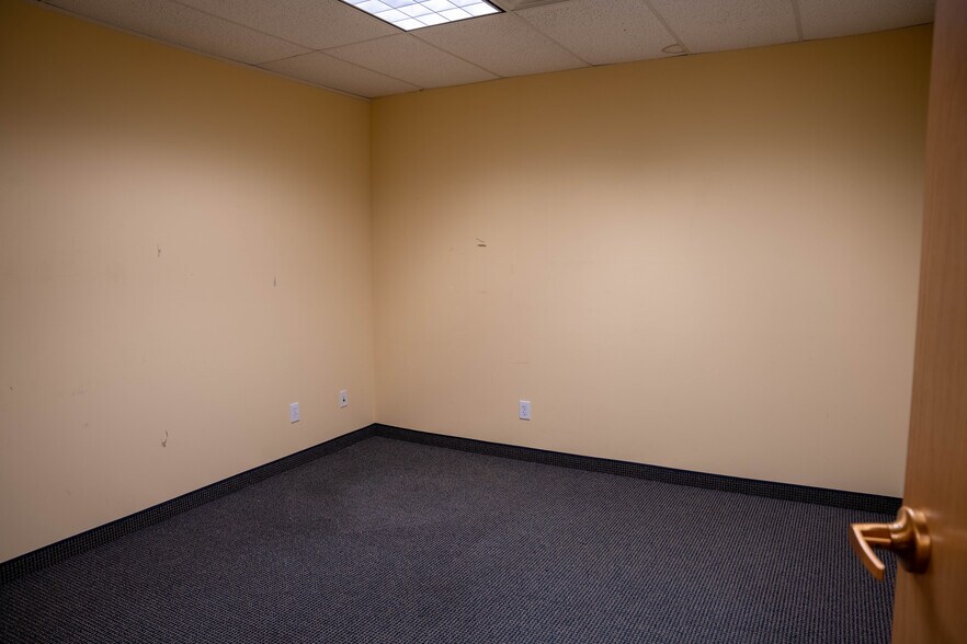 More Photos Of 441 New Karner Rd, Albany Office For Lease