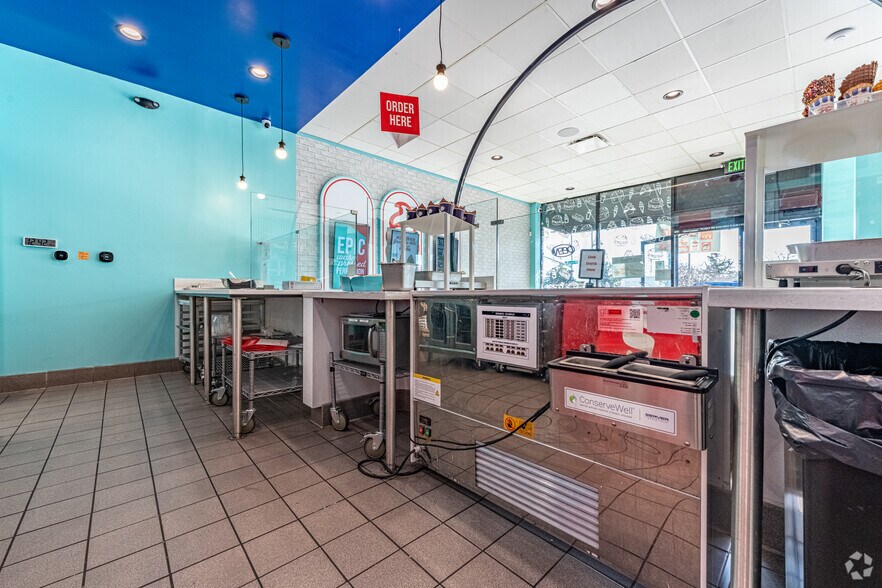 More Photos Of 1661 E Colorado Blvd, Pasadena Fast Food For Lease
