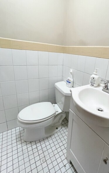 More Photos Of 175 7th Ave, Brooklyn Storefront Retail Residential For Lease