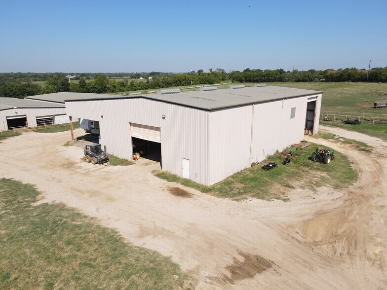 More Photos Of 2001 Stemmons Service, Sanger Land For Sale