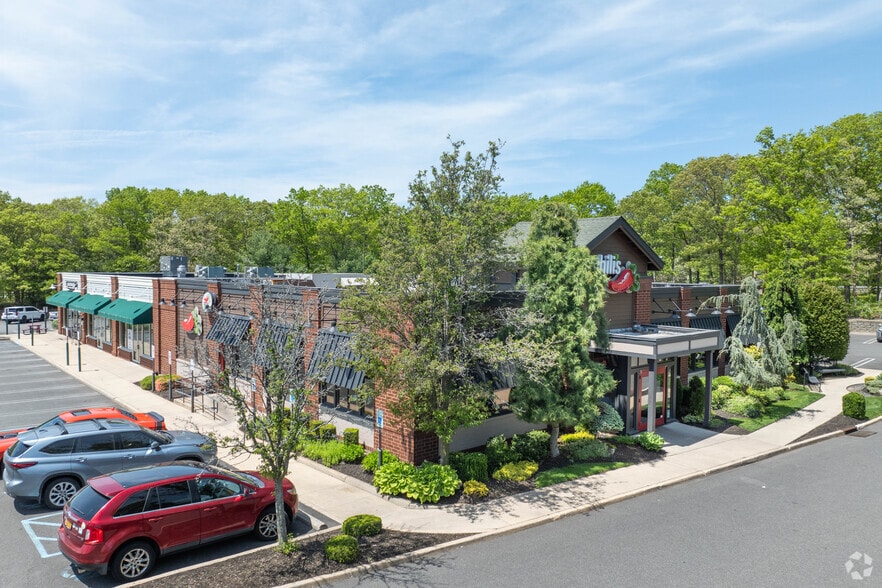 More Photos Of 276 Pond Path, South Setauket Restaurant For Lease
