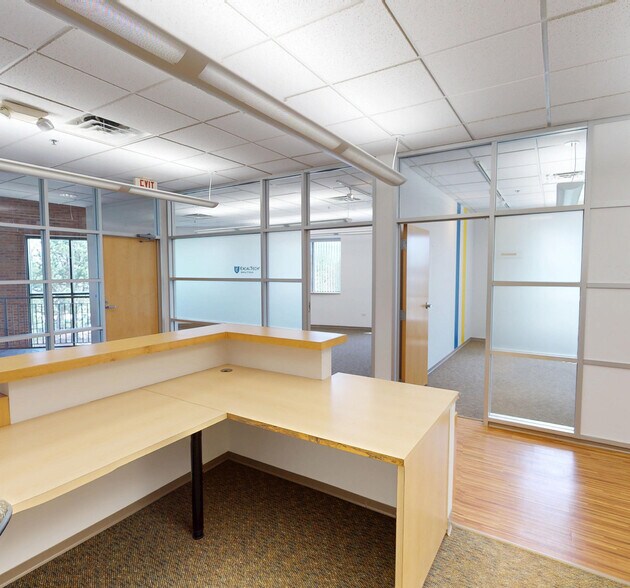 More Photos Of 22102 N Pepper Rd, Lake Barrington Distribution For Lease