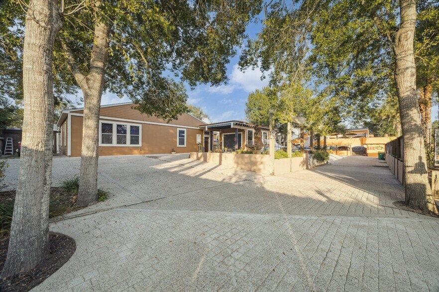 More Photos Of 614 Pine Gully Rd, Seabrook Apartments For Sale