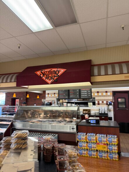More Photos Of 1915 Douglas Blvd, Roseville Supermarket For Lease