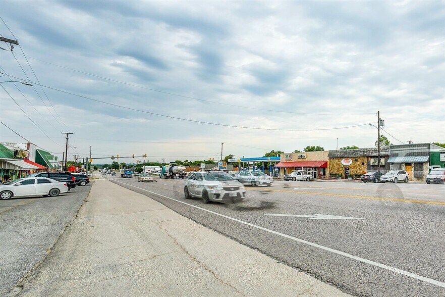 More Photos Of 117 W Rock Island Ave, Boyd Light Manufacturing For Lease