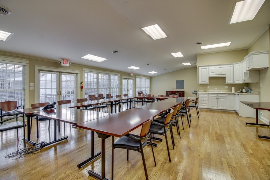 More Photos Of 325 Bridge St, Franklin Office For Sale