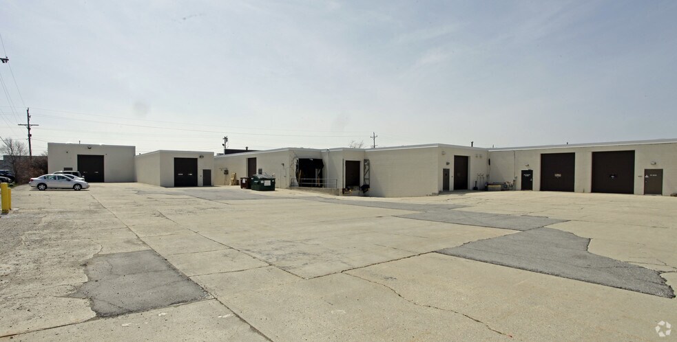 More Photos Of 3540 N 126th St, Brookfield Light Distribution For Lease