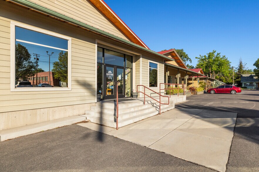More Photos Of 422 S 5th St, Klamath Falls Office For Sale