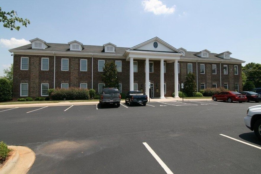 More Photos Of 116 Morlake Dr, Mooresville Office Residential For Lease