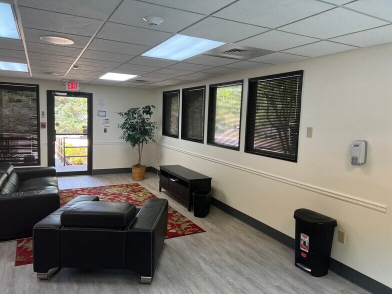 More Photos Of 6685 Merchants Way, Morrow Medical For Lease
