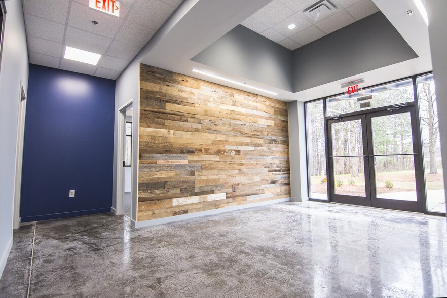 More Photos Of 100 Gardner Park, Peachtree City Warehouse For Lease