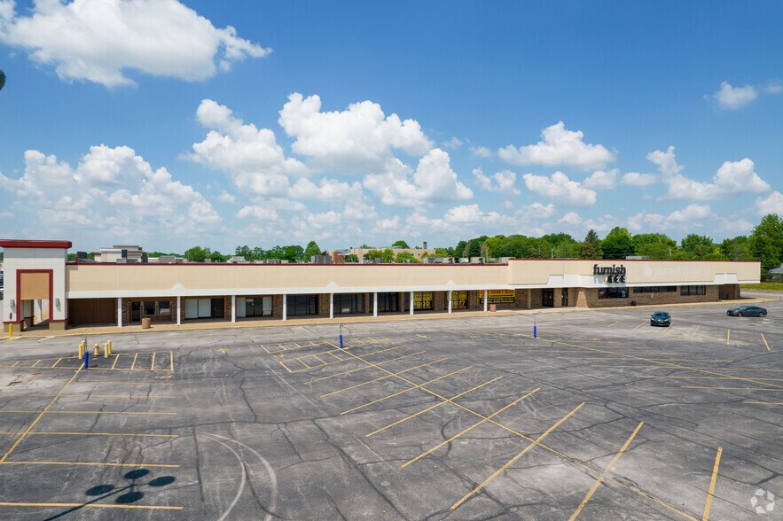 More Photos Of 902 W Kimberly Rd, Davenport General Retail For Sale