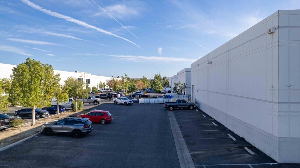 More Photos Of 29000 N Hancock Pky, Valencia Manufacturing For Lease